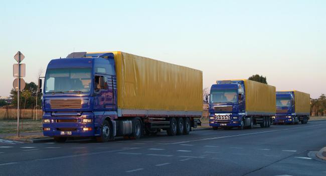Ponad 800 polskich ciężarówek nie może opuścić Ukrainy, pierwszeństwo mają uchodźcy 